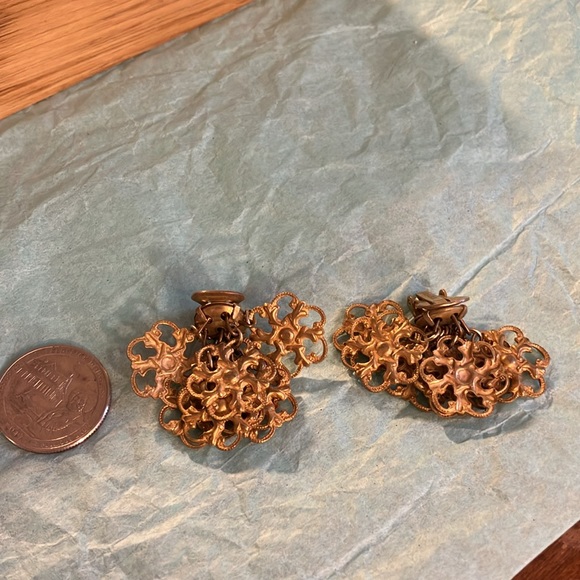 Vintage Miriam Haskell Clip Earrings - Picture 9 of 10